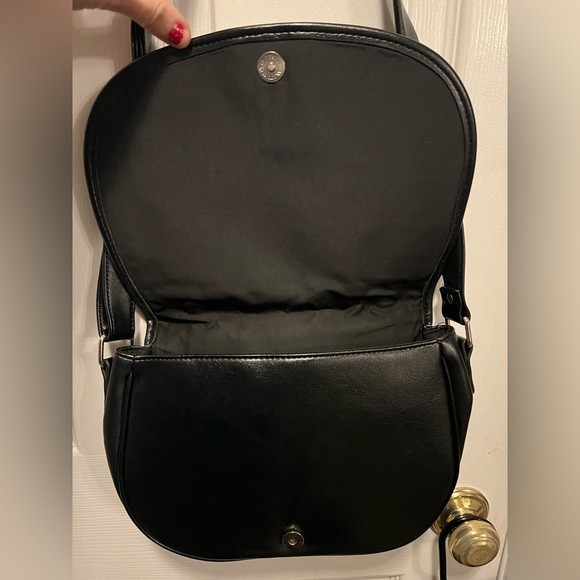 Nine West Black Crossbody excellent condition - Picture 2 of 3